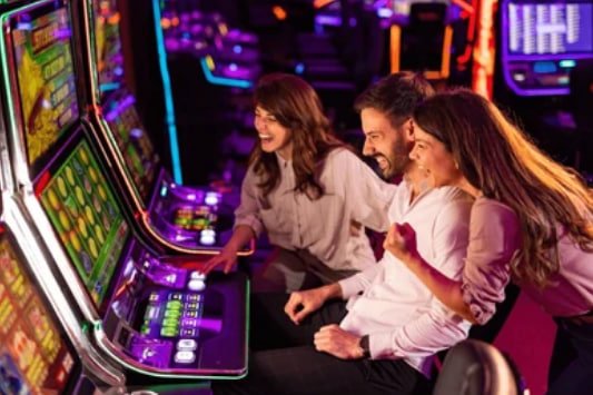 Meja Baccarat live-dealer di keluarqq dengan dealer profesional